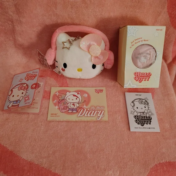 EXCLUSIVE - Hello Kitty x MarTube Earbuds Set - Picture 6 of 9